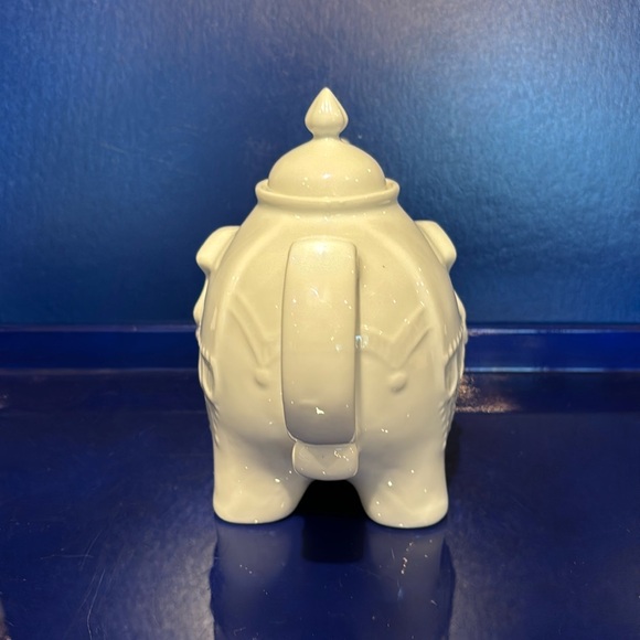 Cordon Bleu White Porcelain China Good Luck Elephant Teapot w/ Lid Emboss Detail - Picture 4 of 16